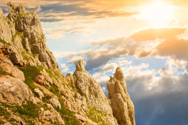 Monte Roccioso Pendio Tramonto Drammatico Sfondo Naturale Mountinering — Foto Stock