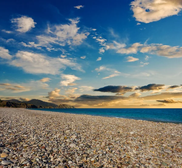 Παραλία Πέτρινη Θάλασσα Βράδυ Καλοκαιρινό Φόντο — Φωτογραφία Αρχείου