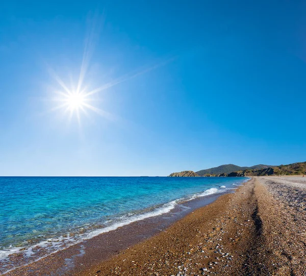 Smaragdgrünes Meer Mit Sandstrand Sonnigen Tag — Stockfoto