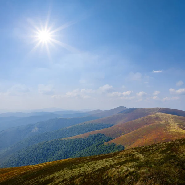 Horský Hřeben Slunném Dni Letní Putovní Scéna — Stock fotografie