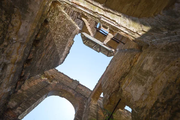 Alte Verlassene Mittelalterliche Burgruine — Stockfoto