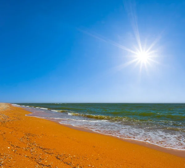 Spiaggia Mare Sabbioso Nella Giornata Sole Scenario Naturale Delle Vacanze — Foto Stock