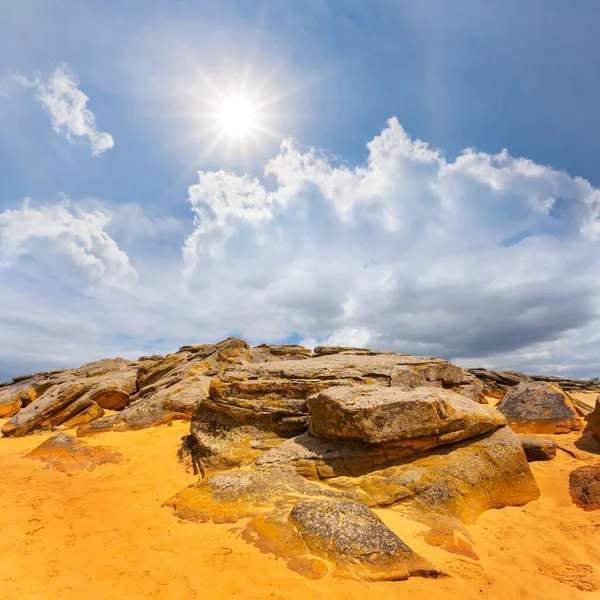 Sandy Desert Heap Huge Stones Sunny Day — Stock Photo, Image