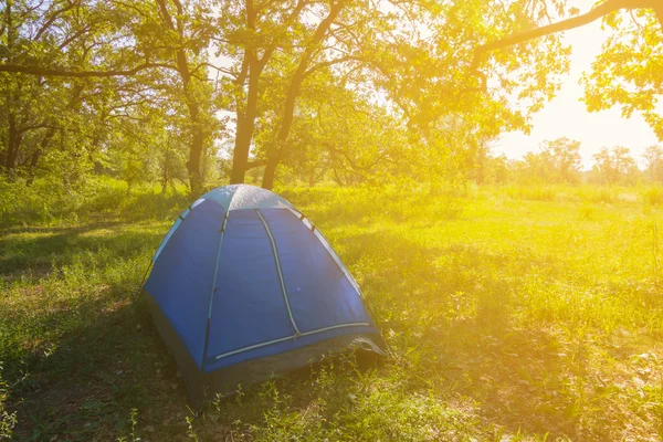 Turistiska camp på tidigt på morgonen — Stockfoto