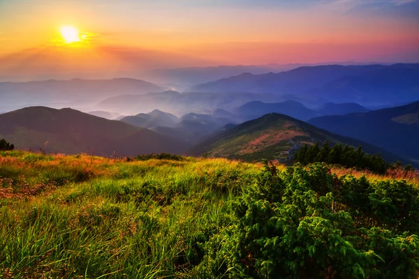 Mountain valley at the early morning — Stock Photo, Image