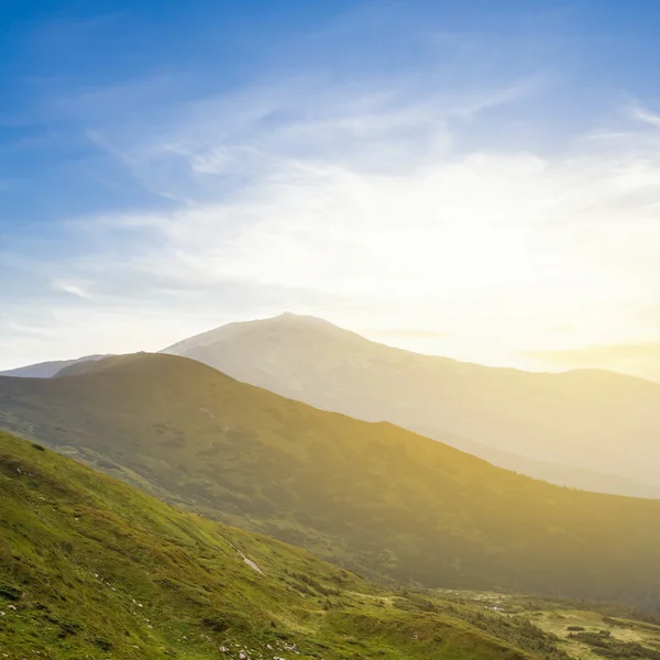 Bergszene am frühen Morgen — Stockfoto