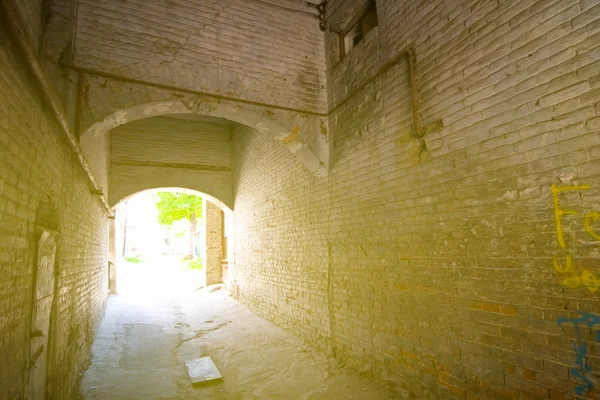 Túnel de arco de tijolo — Fotografia de Stock