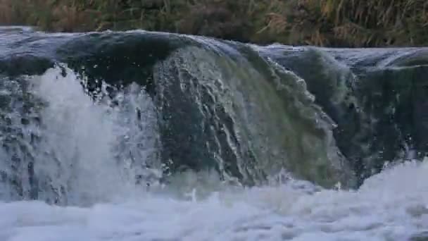 Closeup cachoeira — Vídeo de Stock