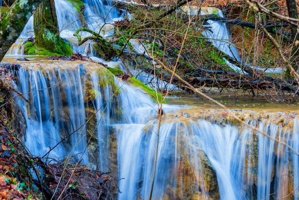 Малый водопад крупным планом — стоковое фото