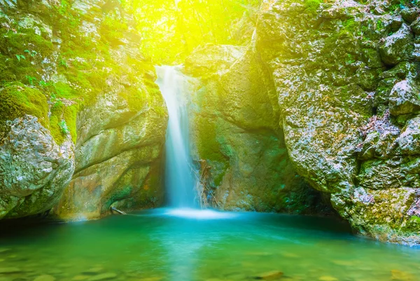 Small mountain waterfall — Stock Photo, Image