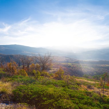 Yeşil dağ akşam sahne