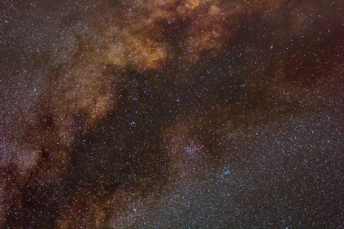 Samanyolu bir gece gökyüzü sahne aracılığıyla