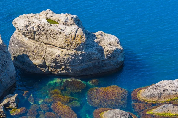 Σμαραγδένια θάλασσα κόλπο σκηνή — Φωτογραφία Αρχείου