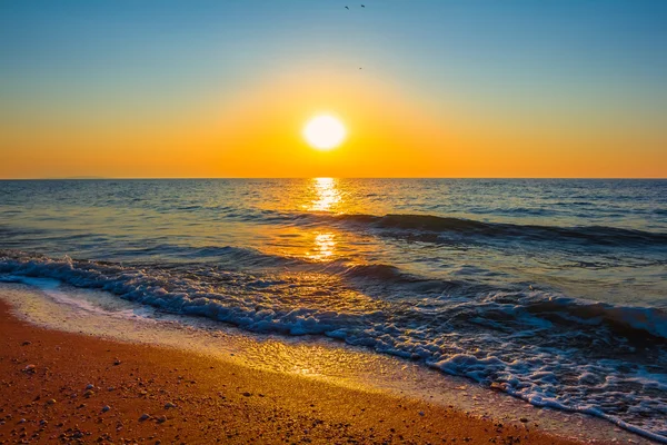 Cichym zachód słońca nad morzem lato — Zdjęcie stockowe