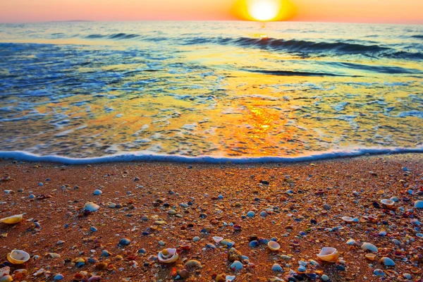 Cichym zachód słońca nad morzem — Zdjęcie stockowe