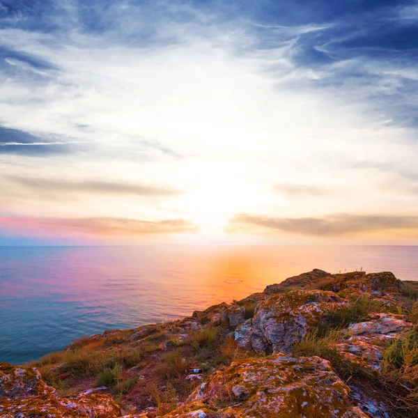 Meeresküste vor dem Morgengrauen — Stockfoto