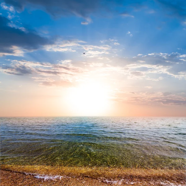 Море узбережжя на заході сонця — стокове фото