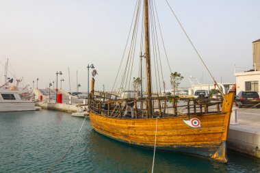 Bir bağlantı noktası eski stilize yat