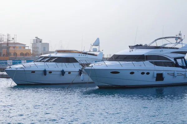 Yacht in a port — Stock Photo, Image