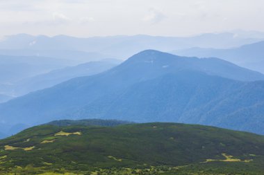 mavi bir sis, dağlar