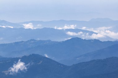 Mavi sis zincire dağ