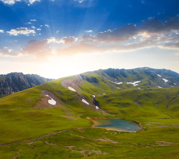 Evening mountain scene — Stock Photo, Image