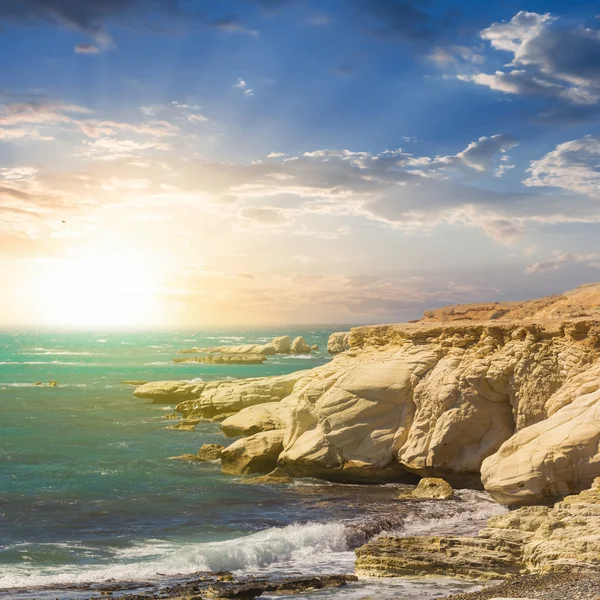 De kust van de zee bij de zonsondergang — Stockfoto