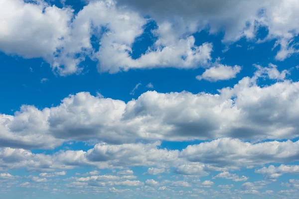 Sommer bewölkten Himmel Hintergrund — Stockfoto