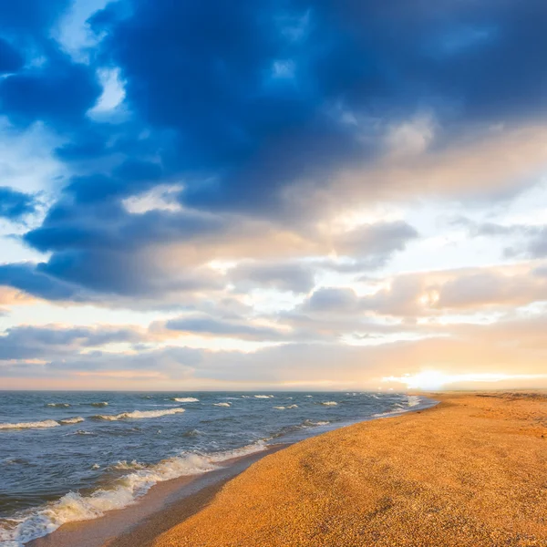 Wieczorem morza plaży scena — Zdjęcie stockowe