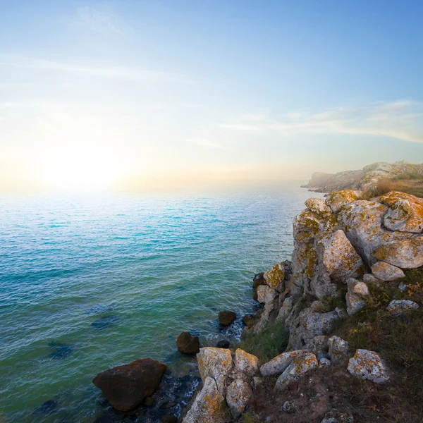 Скелястий морський узбережжя сцена — стокове фото