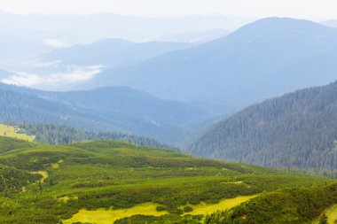 mavi bir sis, dağlar