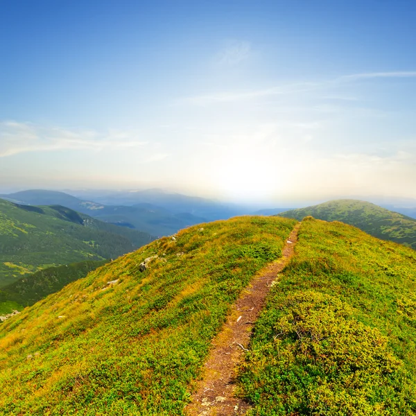 日落功率绿山 — 图库照片