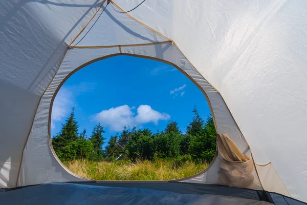 Blick aus einem Touristenzelt — Stockfoto