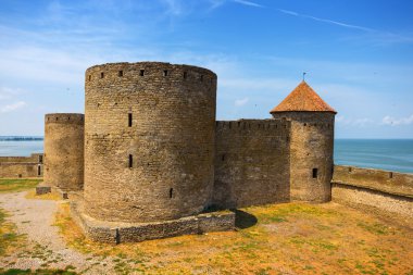 Eski ortaçağ kalesi yard