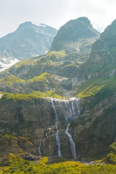 Escena de montaña verano — Foto de Stock