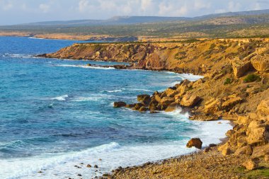 Zümrüt deniz sahil sahne