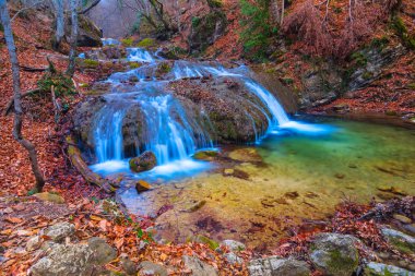 sonbahar şelale sahnesi, Kırım, Ukrayna