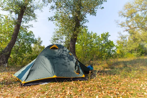 Touristic camp in a autumn forest — Stock Photo, Image