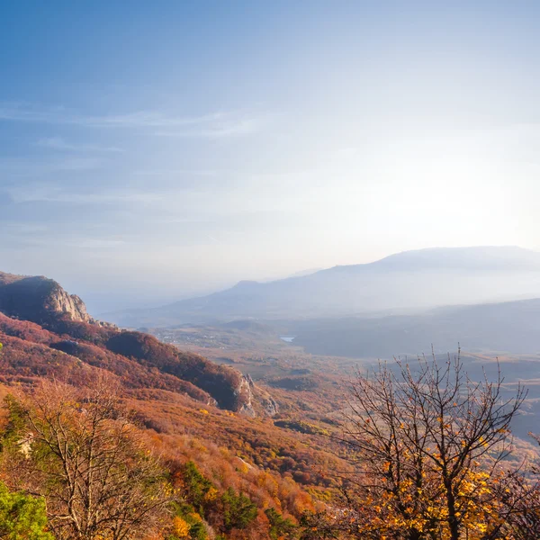 Herfst bergdal scène — Stockfoto