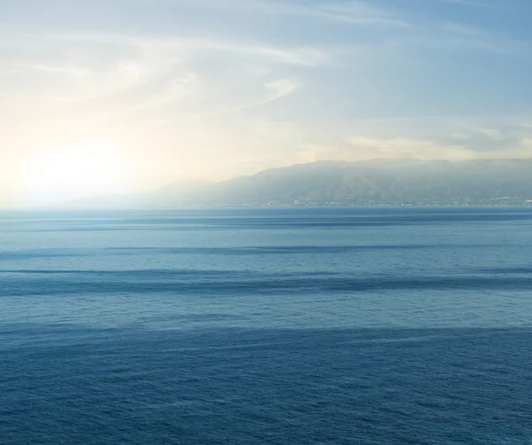 Emerald sea at the sunrise — Stock Photo, Image