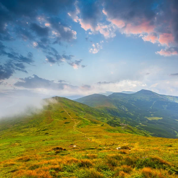 Green mountain ridge before a dawn — Stock Photo, Image