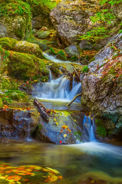 Small closeup waterfall in a crimea mountains — Stock Photo, Image