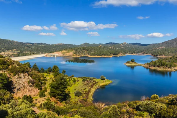 Cyprus, cena lago montanha — Fotografia de Stock