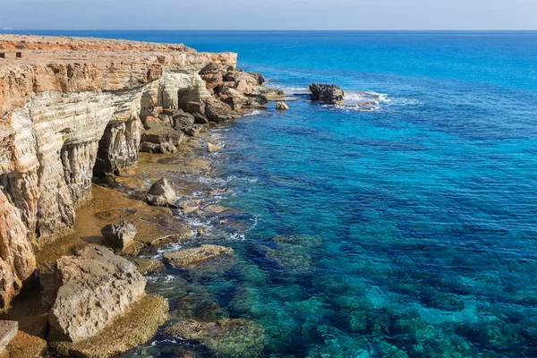 Zümrüt mediterrain Yalı, Kıbrıs Adası — Stok fotoğraf