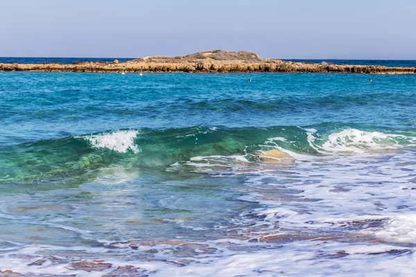 Zümrüt deniz defne güzel yaz sahne — Stok fotoğraf