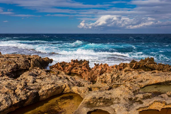 Costa do mar mediterrain na tempestade — Fotografia de Stock