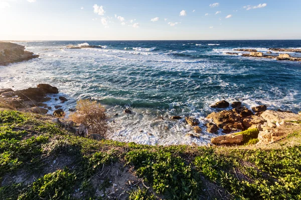 Mediterrain Szmaragdowe Wybrzeże morza, Wyspy Cypr — Zdjęcie stockowe