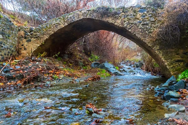 Κύπρος, Ενετικό γεφύρι πάνω από ένα ποτάμι — Φωτογραφία Αρχείου
