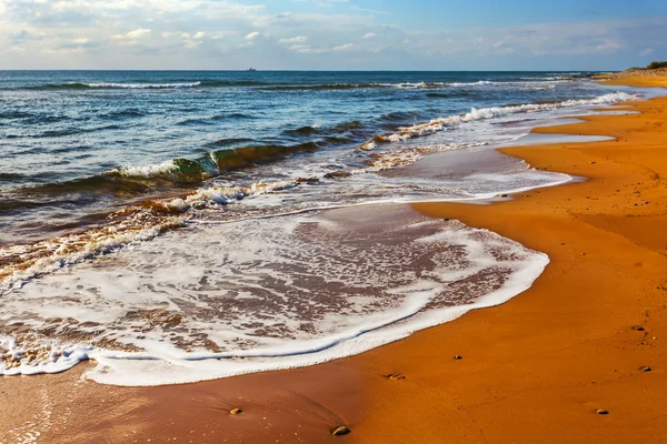 Beau paysage de la côte de la mer de sable — Photo