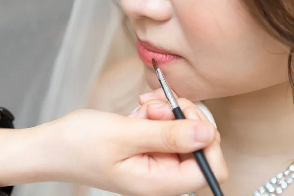 Vrouw Die Lippenstift Aanbrengt Deel — Stockfoto